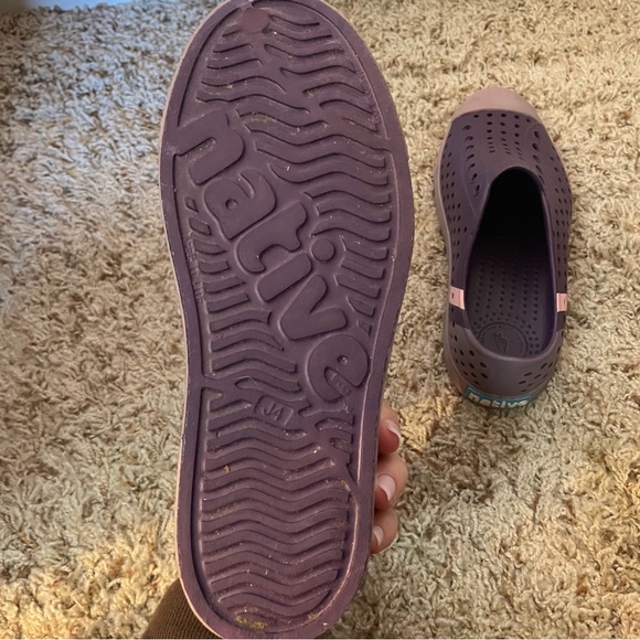 Native Shoes Girls size 4 - Picture 4 of 5